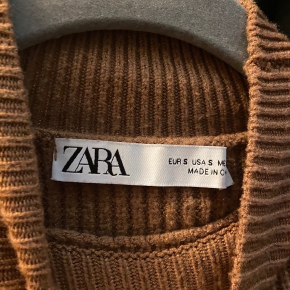 Zara Mock Turtleneck with puffed sleeves - Picture 3 of 5